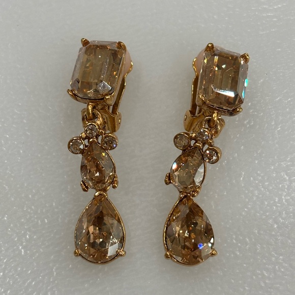 Oscar de la Renta Jewelry - Oscar de la Renta Crystal Drop Clip on Earring